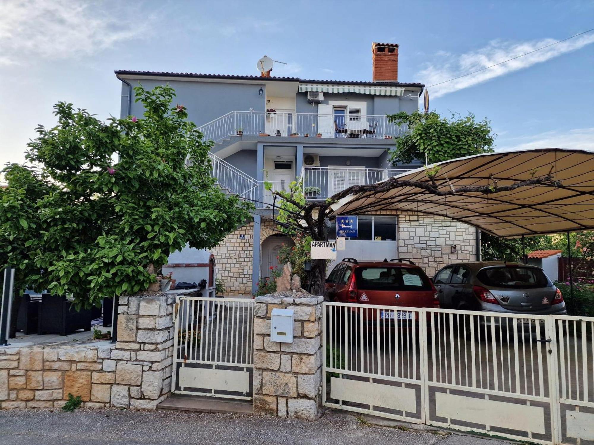 Apartman With A Parking Space - 19088 *